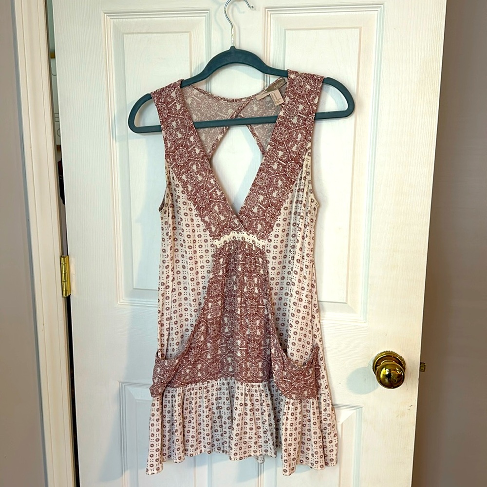 Forever 21 sleeveless V-neck top size M